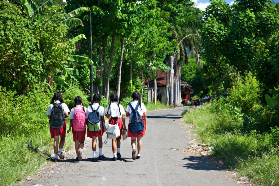 Ecolières à Ubud. Rosie Fraser - Shutterstock.com