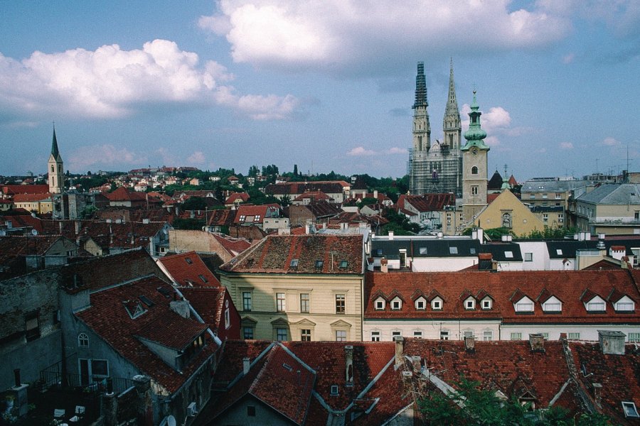 Toits de la ville et cathédrale de Zagreb. Ana NEVENKA - Iconotec
