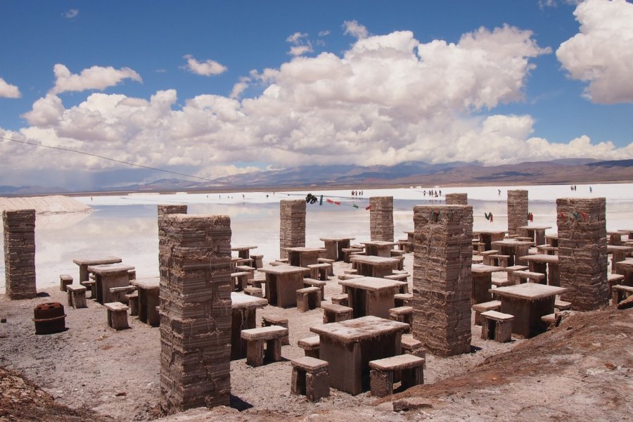 Bar constitué de mobilier en sel, Salinas Grandes. Maxime DRAY