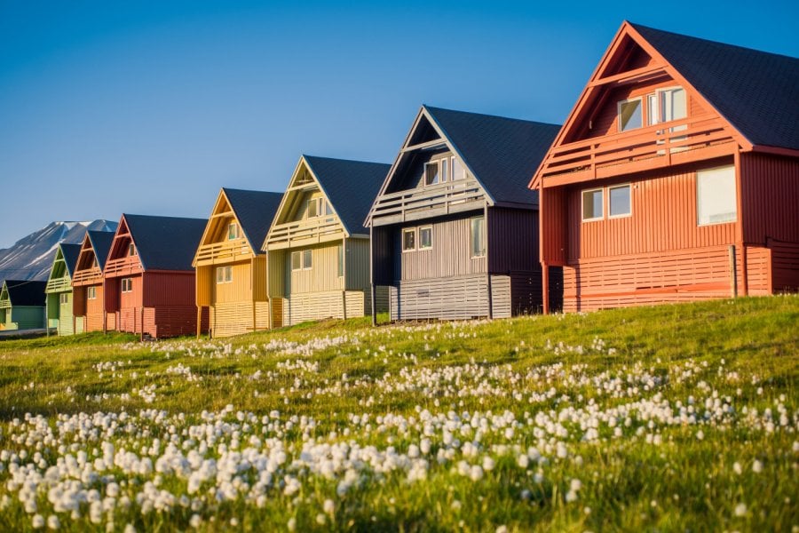 Maisons colorées de Longyearbyen. ginger_polina_bublik - Shutterstock.com