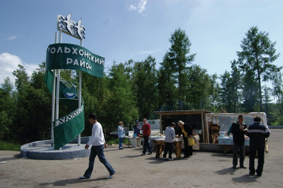 Stands de restauration sur la route d'Olkhon Stéphan SZEREMETA