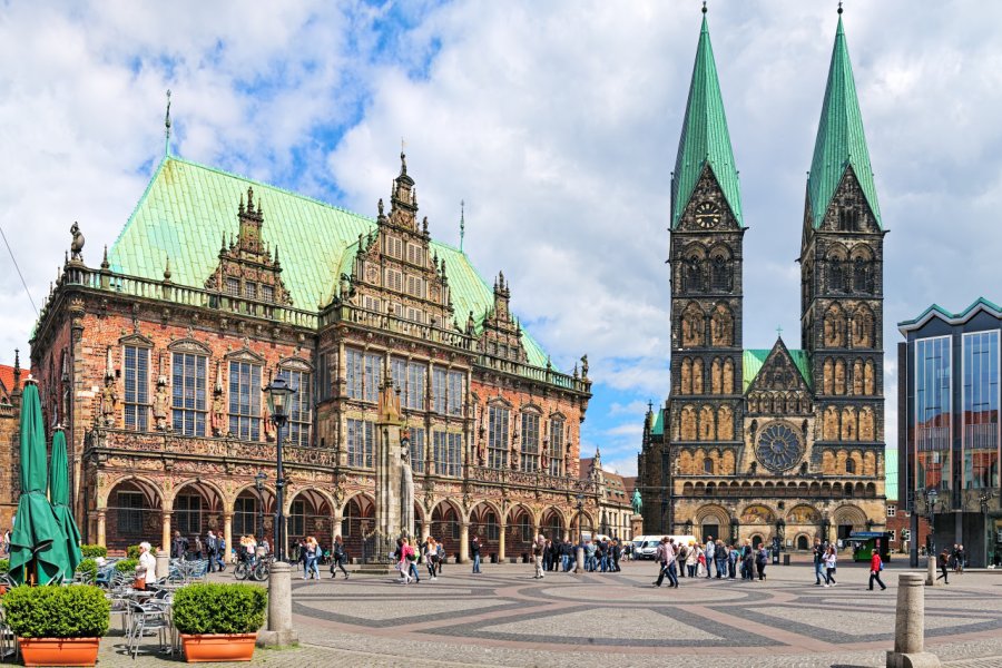 La Place du Marché de Brême, avec l'hôtel de ville et la Cathédrale. Mikhail Markovskiy - Fotolia