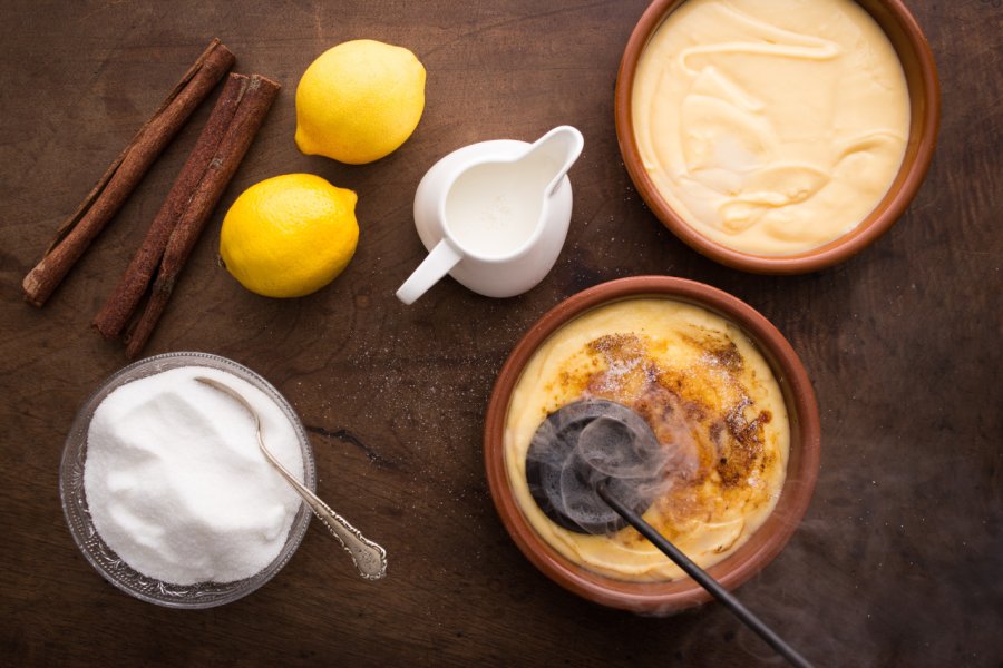 Crème catalane, un grand classique de la région de Barcelone. martiapunts - Shutterstock.com