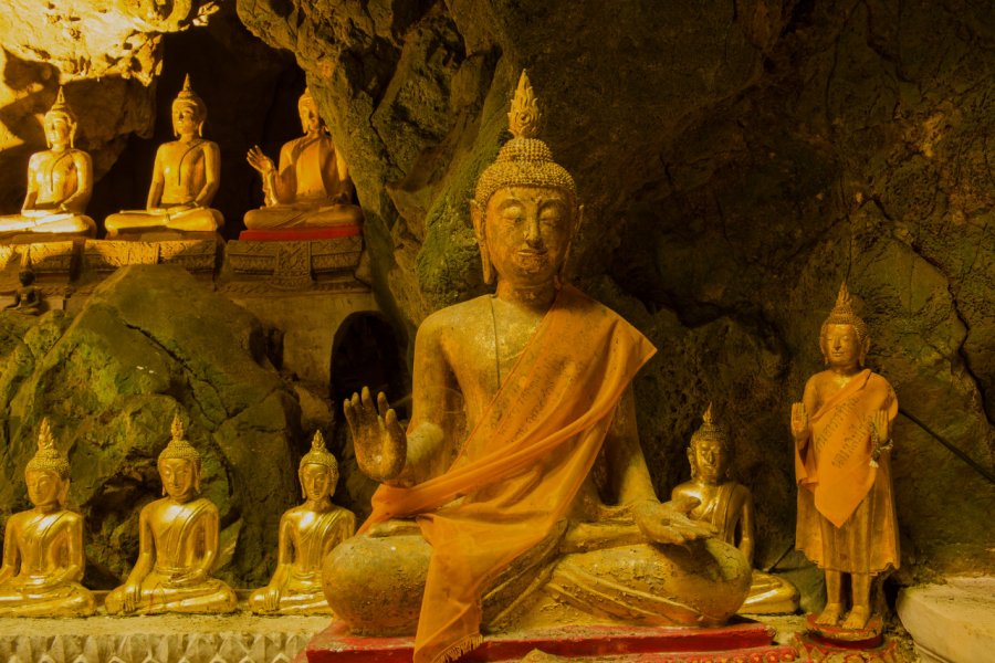 Intérieur de la grotte de Khao Luang. Karasev Victor - Shutterstock.com