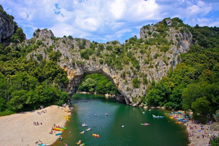 Vallon-Pont-d'Arc. Wolfkamp - Shutterstock.com