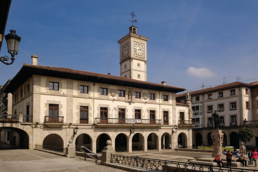 Place de la mairie à Guernica. curtoicurto