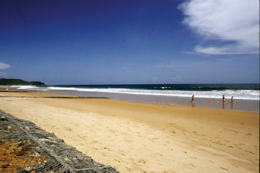 La plage de Busua, une étendue infinie de sable et de mer. Ghana Tourist Board