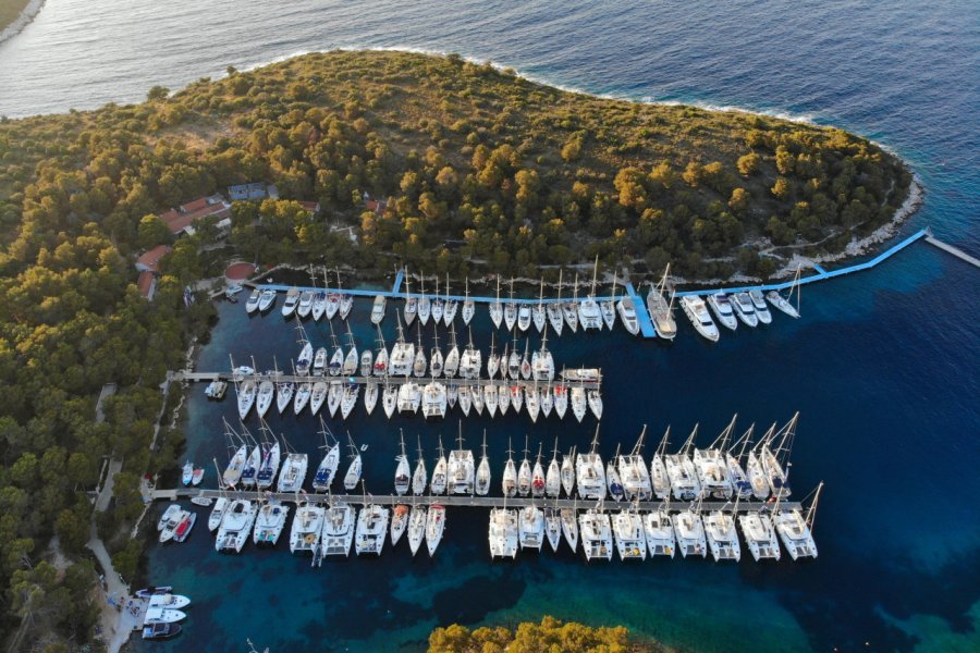 L'île de Sveti Klement. Tupungato - Shutterstock.com