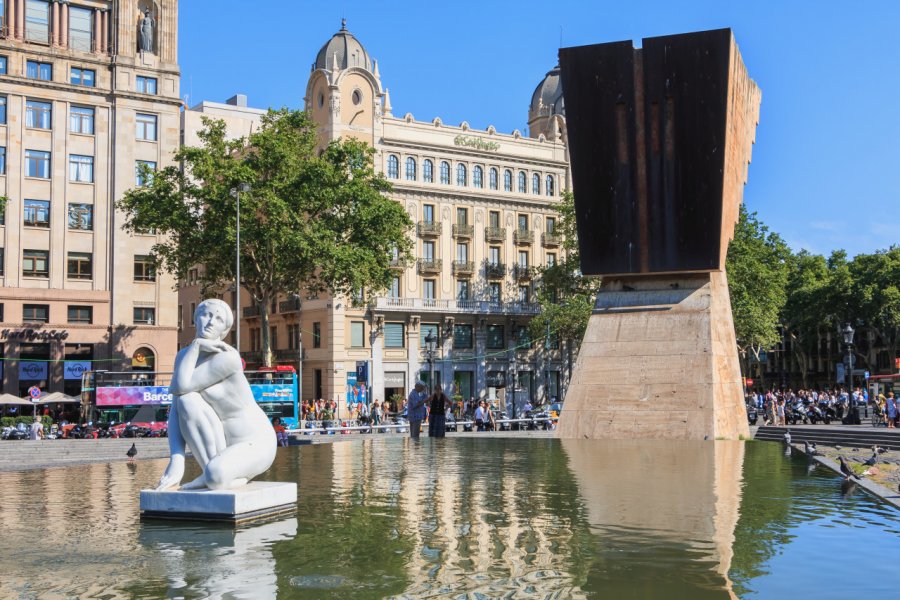 Statue de Josep Clara Pierre-Olivier - Shutterstock.com