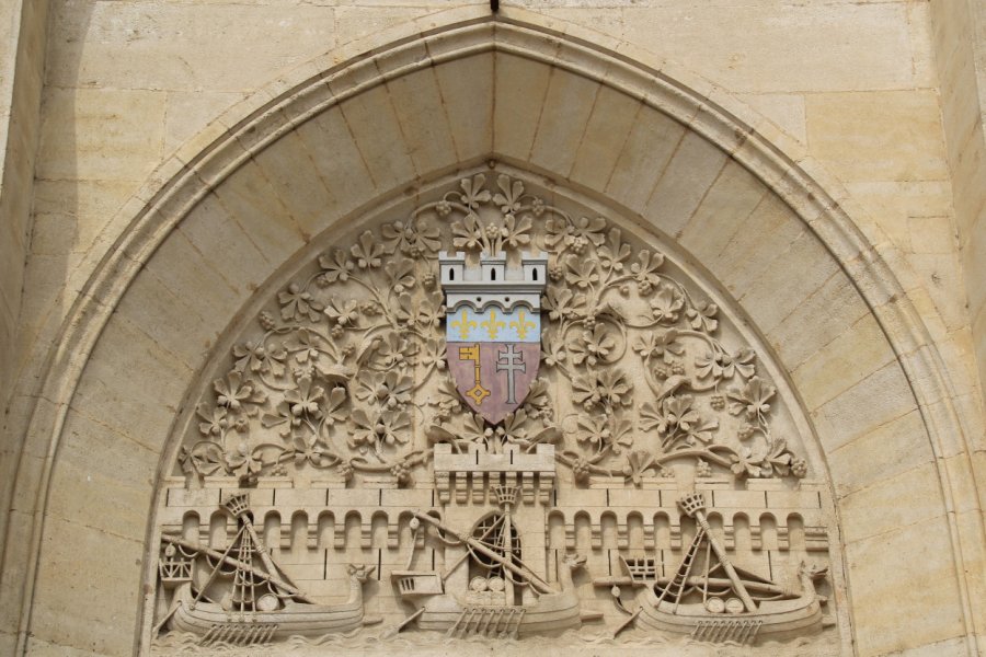 Détail du Palais des Archevêques. sigurcamp - Shutterstock.com