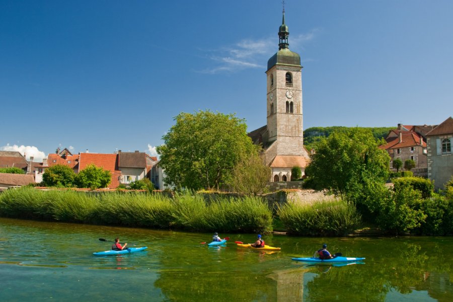 Kayak sur la Loue, Ornans. Olivier Poncelet - stock.adobe.com