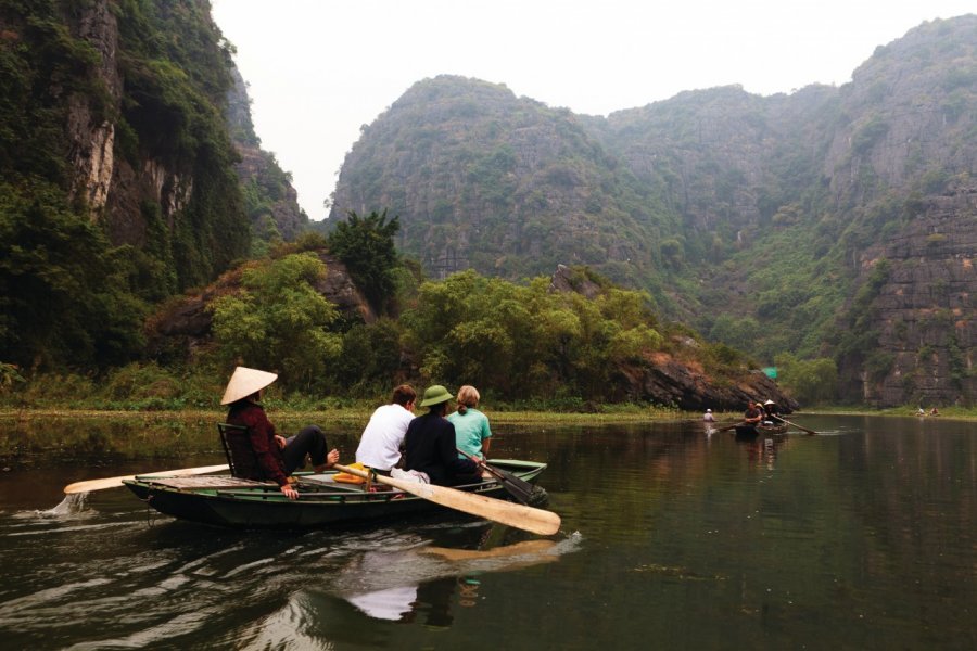 Tam Coc, navigation sur le fleuve Hoang Long. Philippe GUERSAN - Author's Image