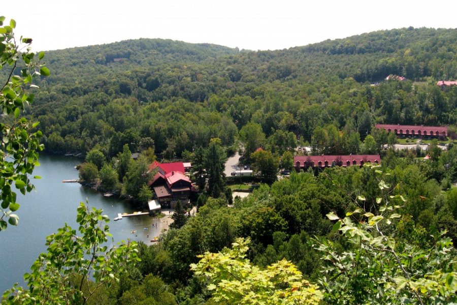 Charmante auberge en forêt dans les Laurentides. Valérie FORTIER