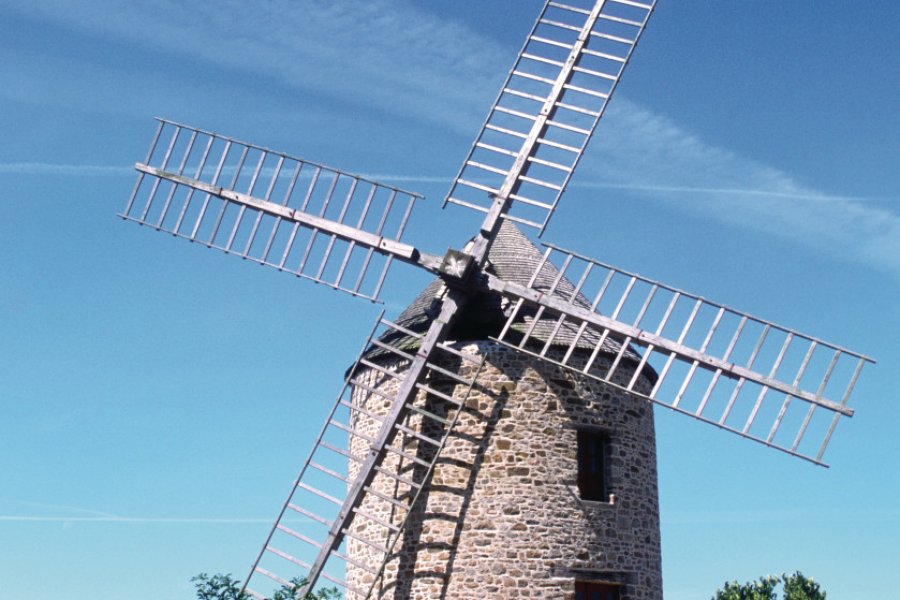 Moulin à vent du XVIII<sup>e</sup> (© Philippe GUERSAN - Author's Image))