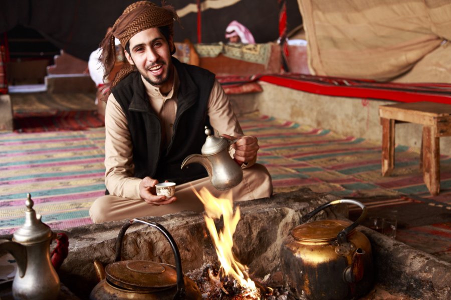 Une pause café dans le désert du Wadi Rum. Ahmad A Atwah / Shutterstock.com
