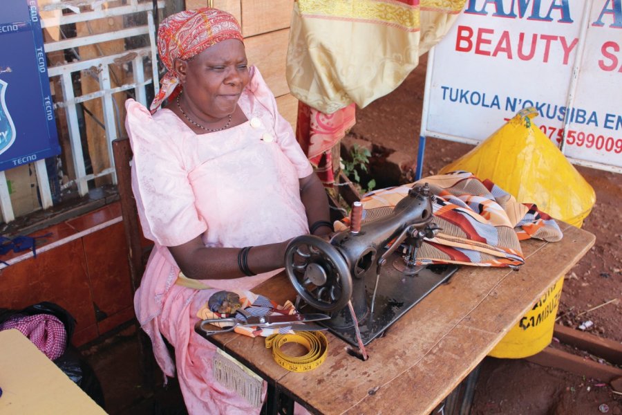 Couturière publique à Jinja. Abdesslam Benzitouni