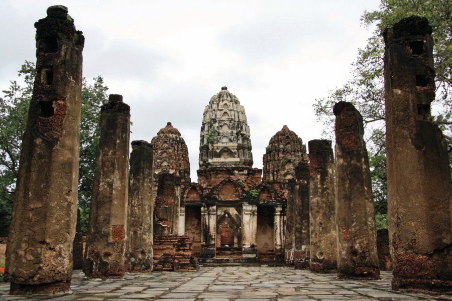 Le Wat Si Sawai et ses trois lingam. Jérôme BOUCHAUD