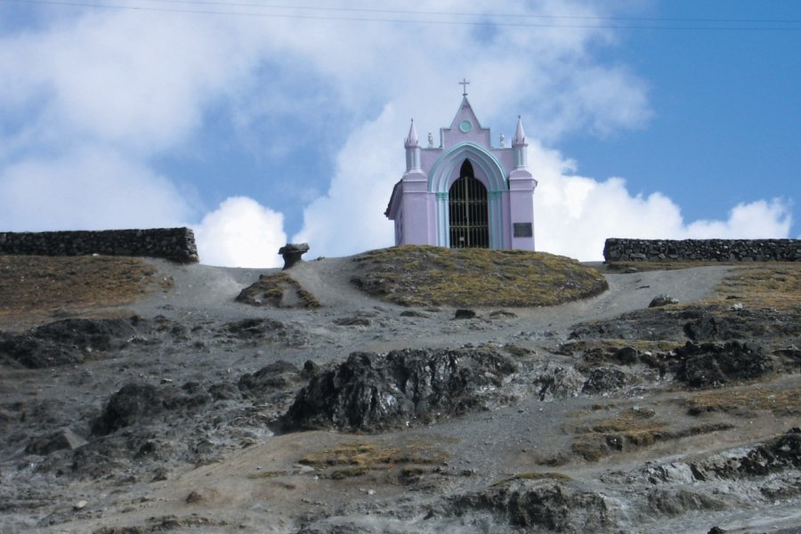 La plus haute église du pays dréssée à 4300 mètres. Laurent BOSCHERO