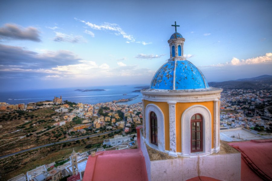 La basilique San Giorgio d'Ano Syros. Evantravels - Shutterstock.com