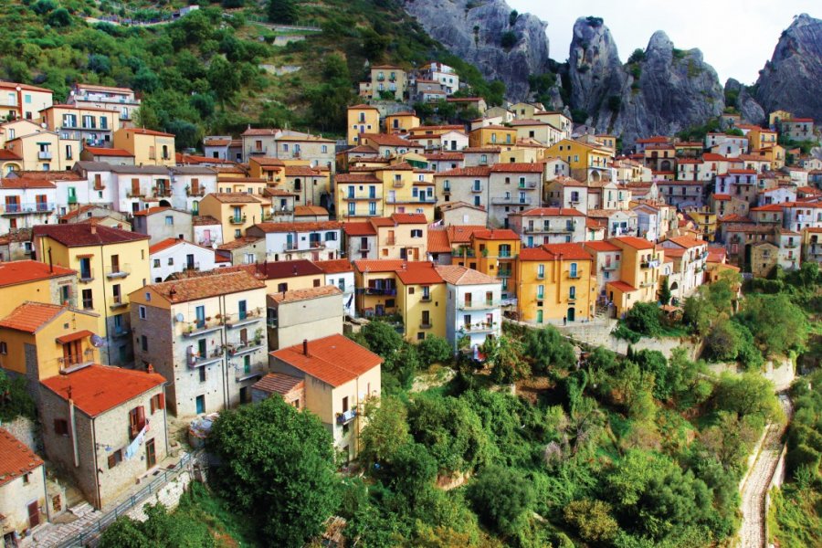 Castelmezzano dans les Dolomites. Freeartist