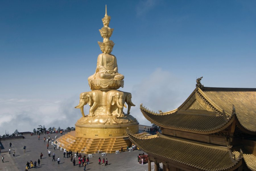 Le Mont Emei est un mont sacré bouddhiste. George CLERK - iStockphoto