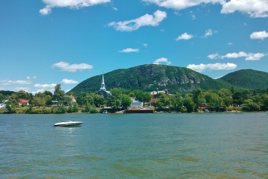 La rivière Richelieu et le mont Saint-Hilaire. Valérie FORTIER