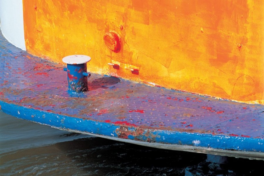 Poupe de bateau aux couleurs de la ville. (© John Frechet - Iconotec))