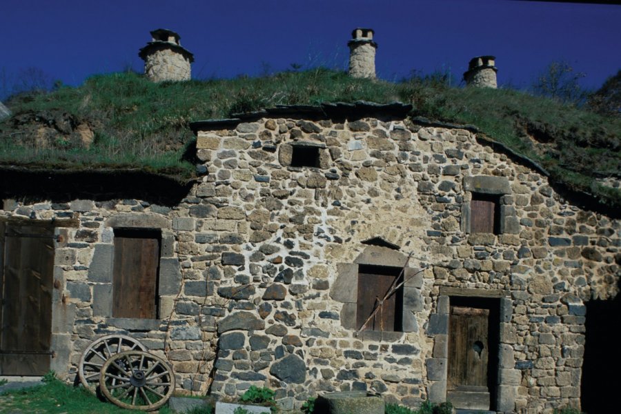 Maison troglodyte (© PIERRE DELAGUERARD - ICONOTEC))