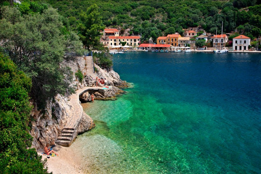 Plage près de Kioni. Heracles Kritikos - Shutterstock.com