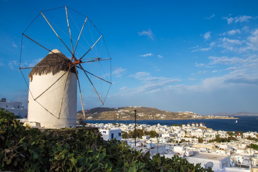 Moulin à Mykonos. Zoltan Gabor - Shutterstock.com