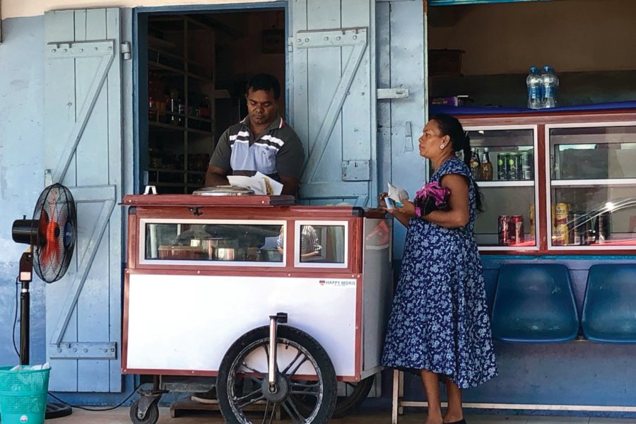 Roulotte de street food à Grand Baie. Cathyline DAIRIN