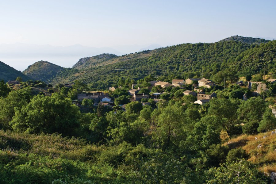 Le Vieux Perithia, village abondonné au nord de l'île. CCat82