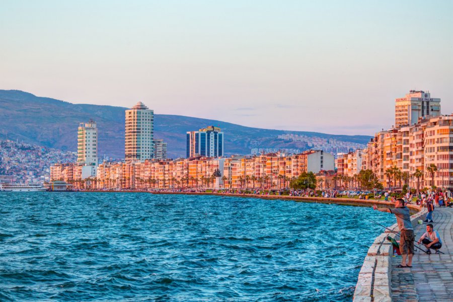 Le quartier d'Alsancak à Izmir. muratart - Shutterstock.com