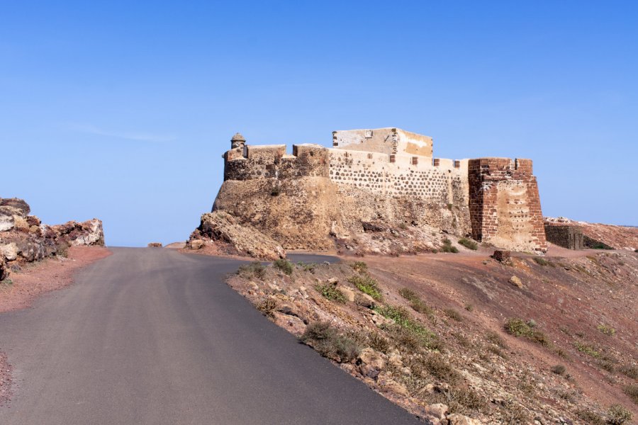 Castillo de Santa Barbara. CCat82 - Shutterstock.com