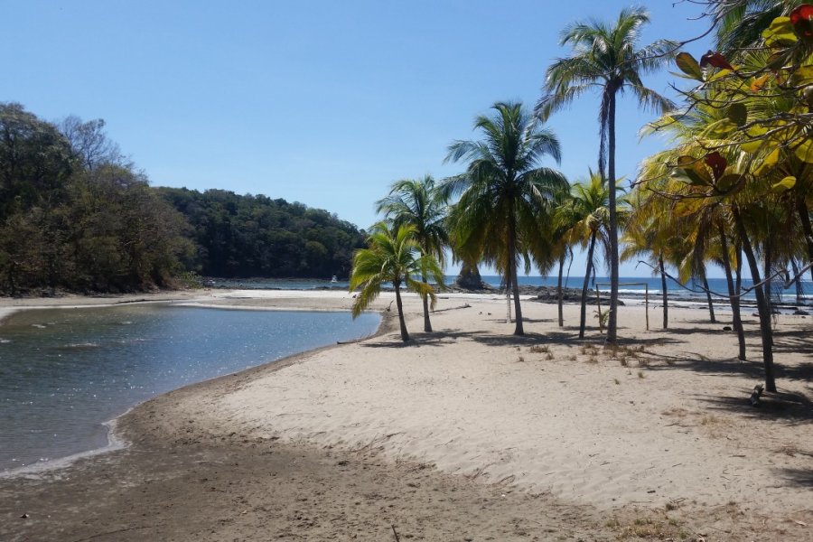 Le rio Ora termine sa course à Playa Carrillo. Laurent BOSCHERO