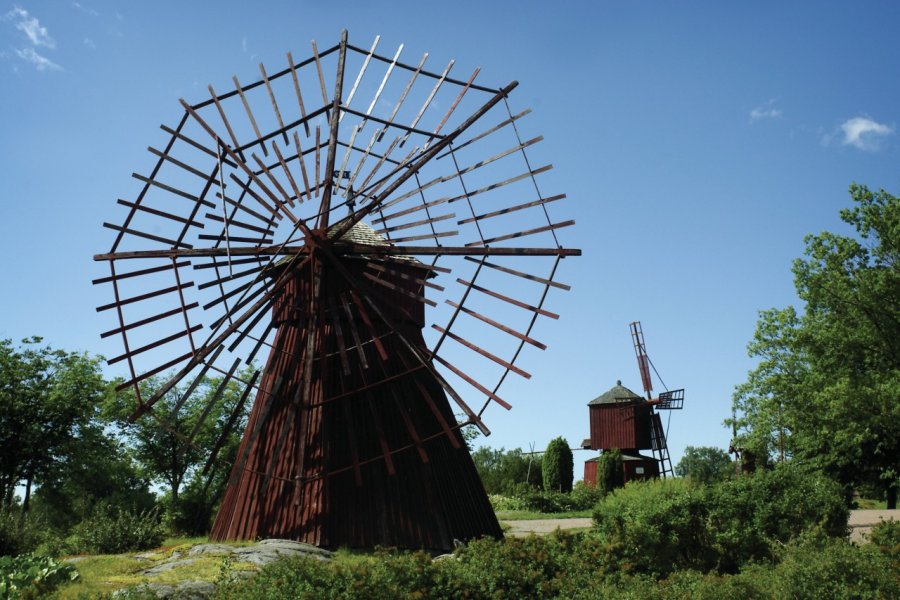 Moulins en bois d'Uusikaupunki. Ssiltane - iStockphoto