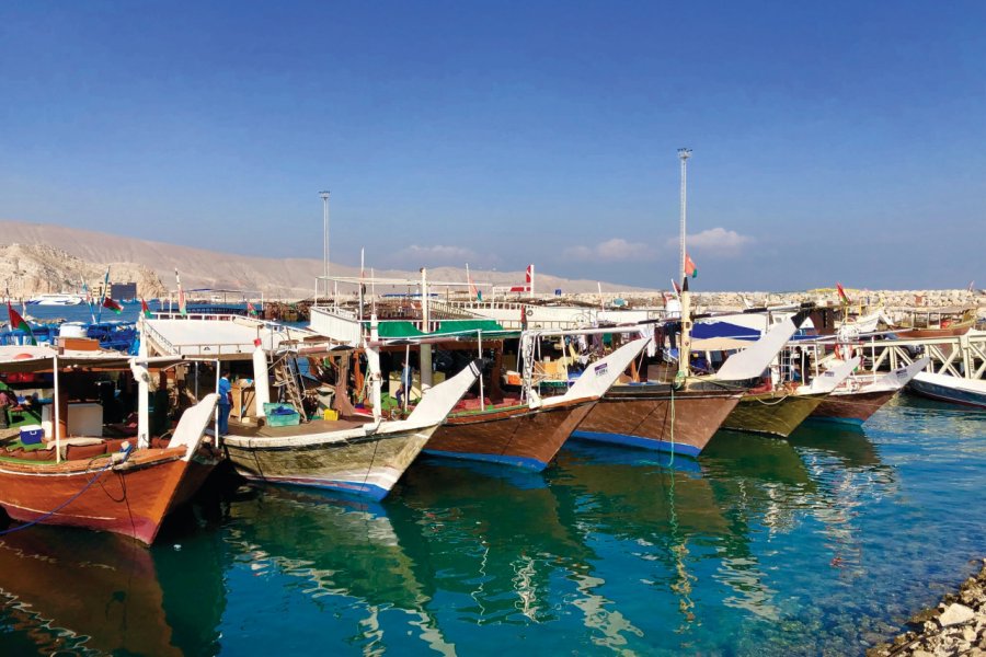 Boutres dans le port de Khasab. Cathyline DAIRIN