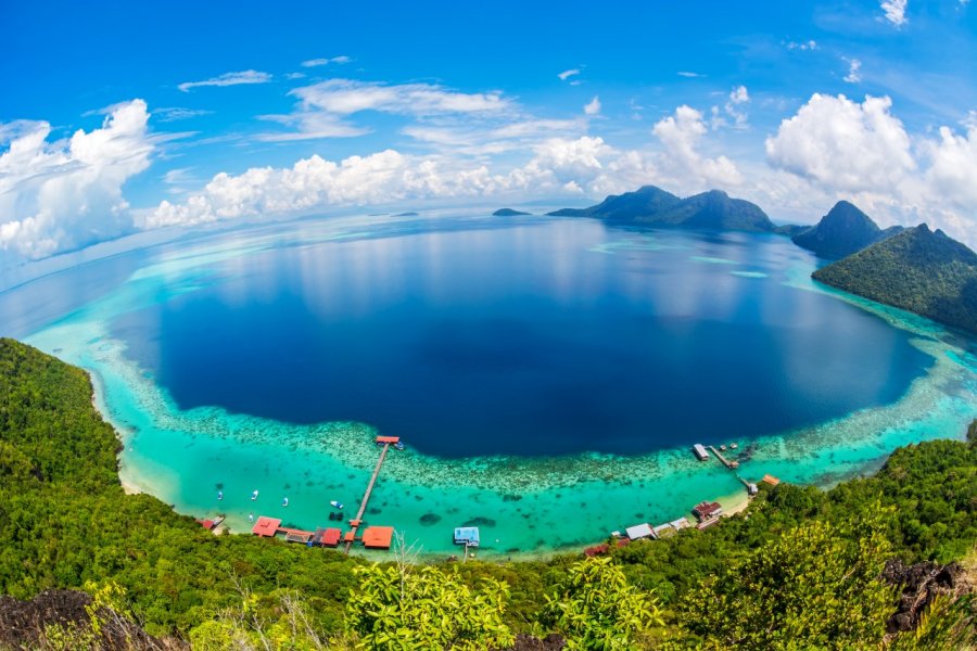 Tun Sakaran Marine Park, Semporna. Ijam Hairi / Shutterstock.com