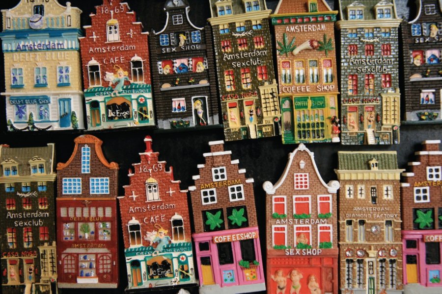 Magnets en forme de maisons hollandaises. Stéphan SZEREMETA