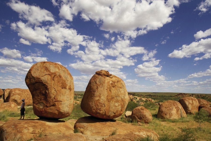 Les Devils Marbles. Tourism Northern Territory / Peter Eve