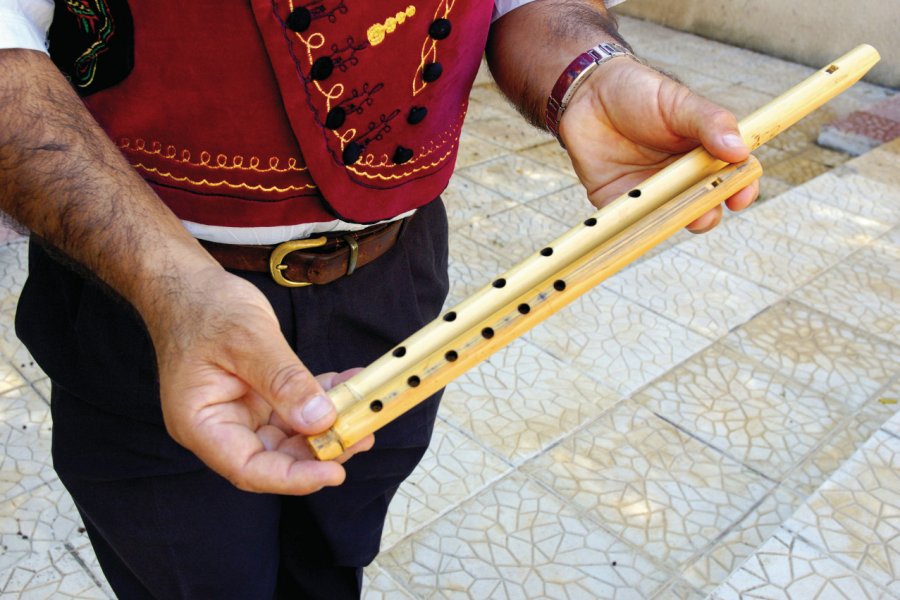 Centre artisanal chypriote, joueur de flûte traditionnelle. Tom Pepeira- Iconotec