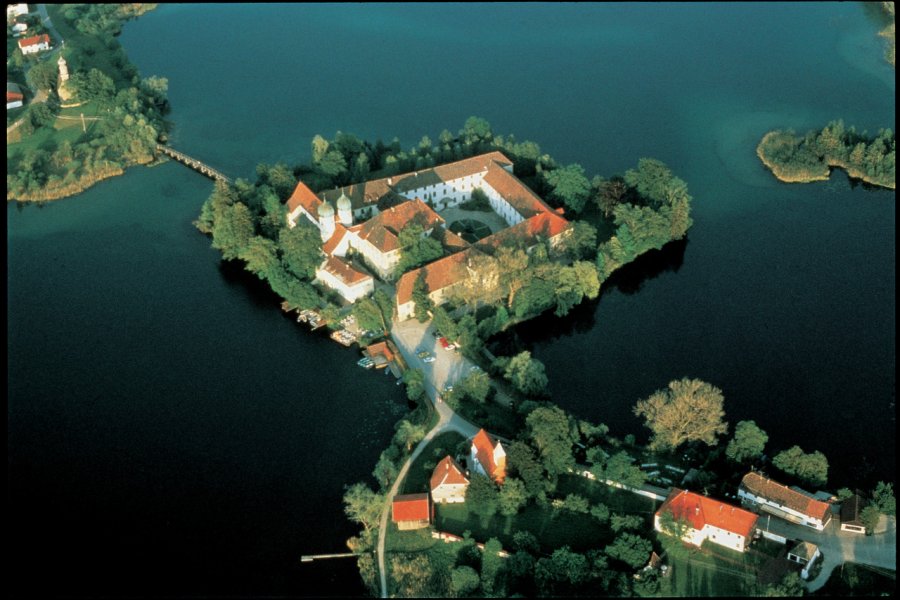 Vue du Ciel Tourist Information Seebruck, Germany / Kurt Schubert