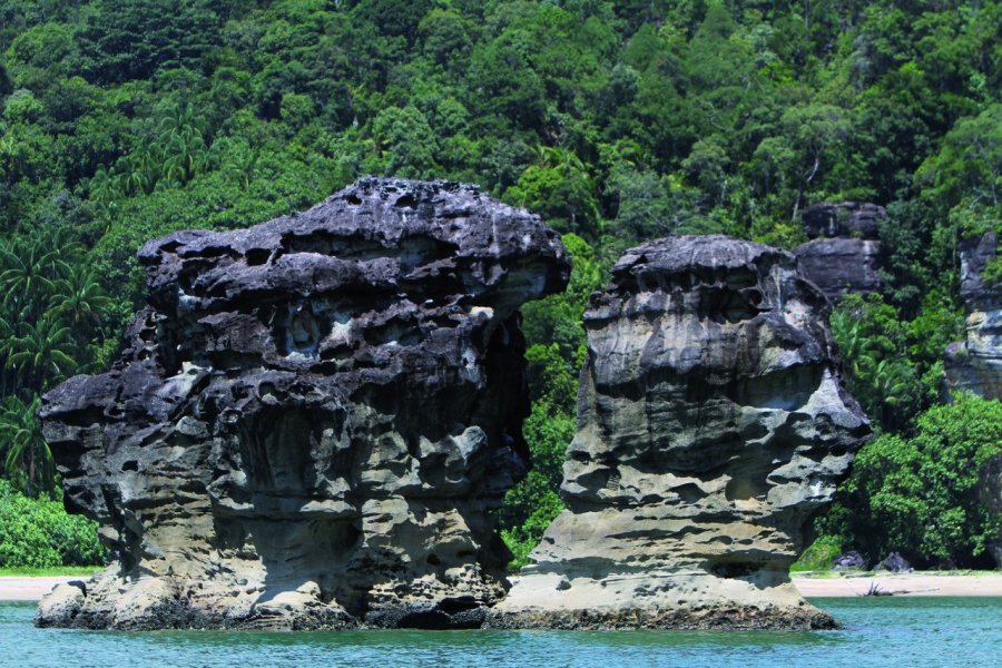 Formations rocheuses dans le parc de Bako Stéphan SZEREMETA