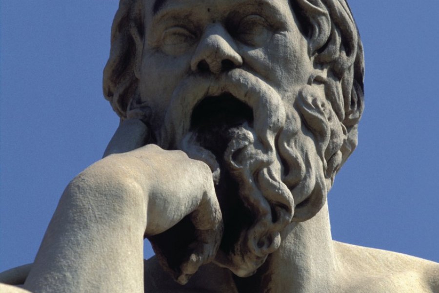 Statue de Socrate devant l'Académie d'Athènes. (© Author's Image))