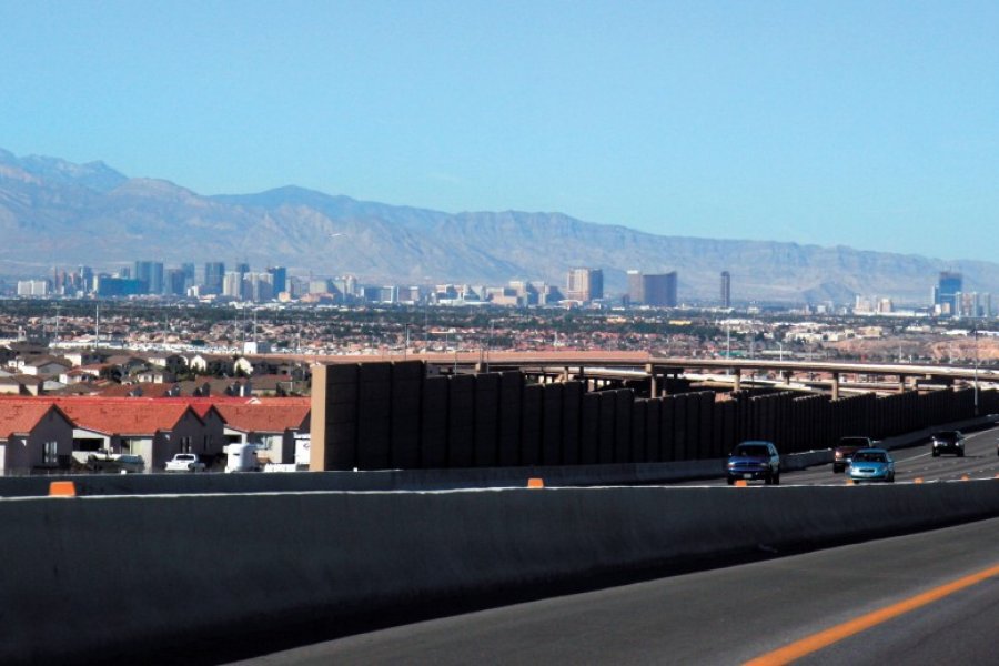 En plein milieu du désert Las Vegas et sa Stratosphère Tower. Stéphan SZEREMETA