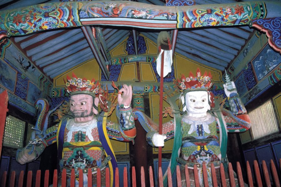 Dieux gardiens du temple de Tongdosa. Thierry Lauzun - Iconotec