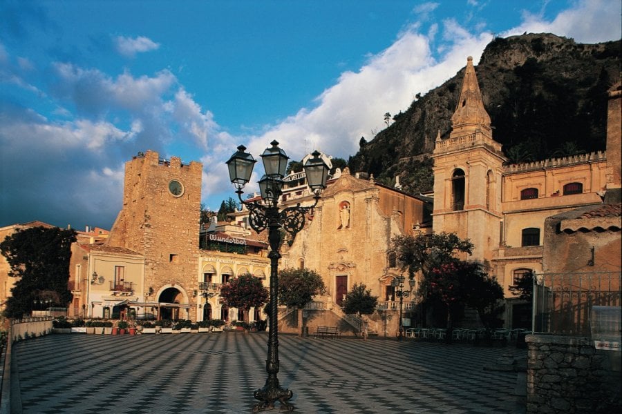 Piazza del IX Aprile (San Giorgio et San Giuseppe). Apollon - Iconotec