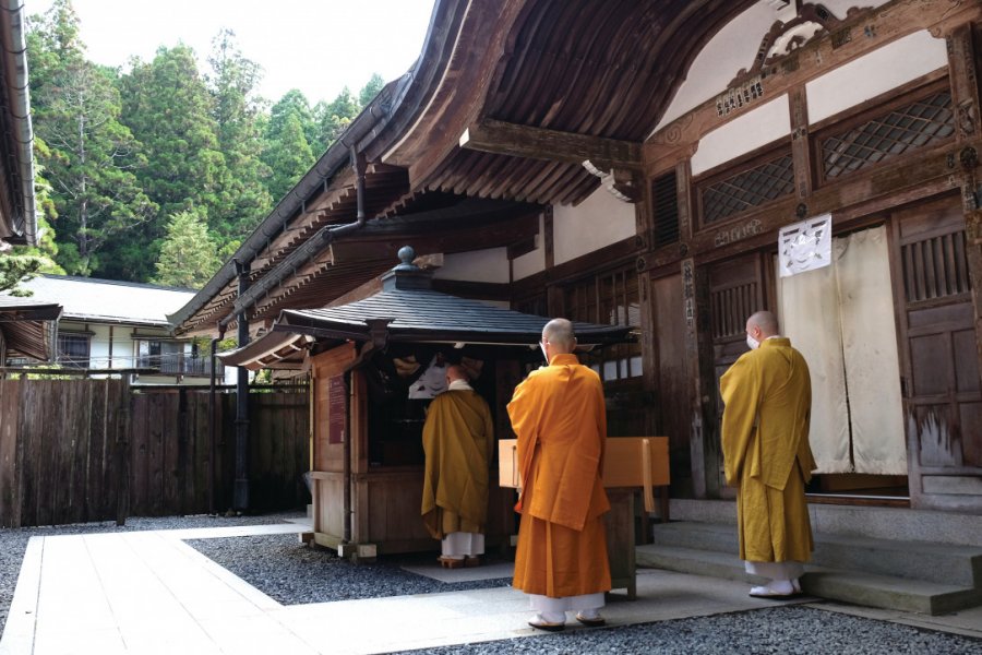 Moines à Kōyasan. Julien Loock