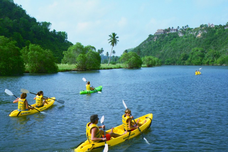 Kayak sur la Rivière Chavón, La Romana. Ministère du Tourisme de la République Dominicaine