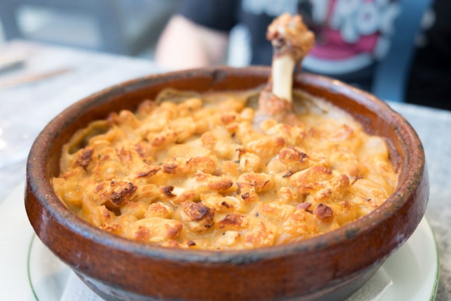 Le cassoulet, plat emblématique de l'Aude. Veronika Kovalenko - Shutterstock.com